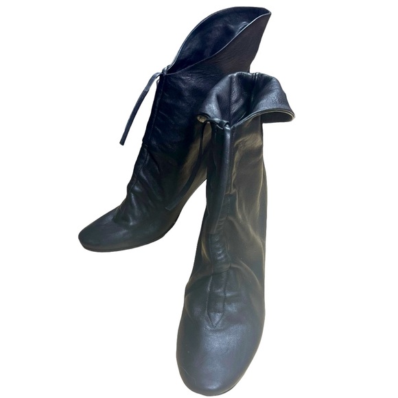 Sigerson Morrison high flap heel point toe booty in black leather size 9.5 - Picture 2 of 7